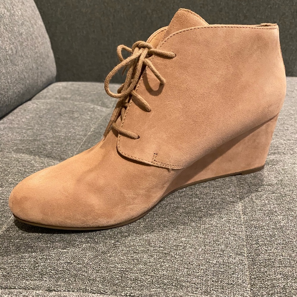 Vionic Womens Becca Orthotic Lace Up Suede Wedge Bootie - Light Tan 9.5.